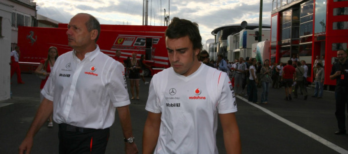 Alonso Ron Dennisről: „Ha a csapatod ezt mondja, nem folytathatod velük”