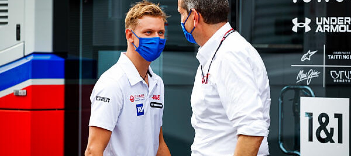Érdekes választ adott Mick Schumacher, amikor Günther Steiner támogatásáról kérdezték