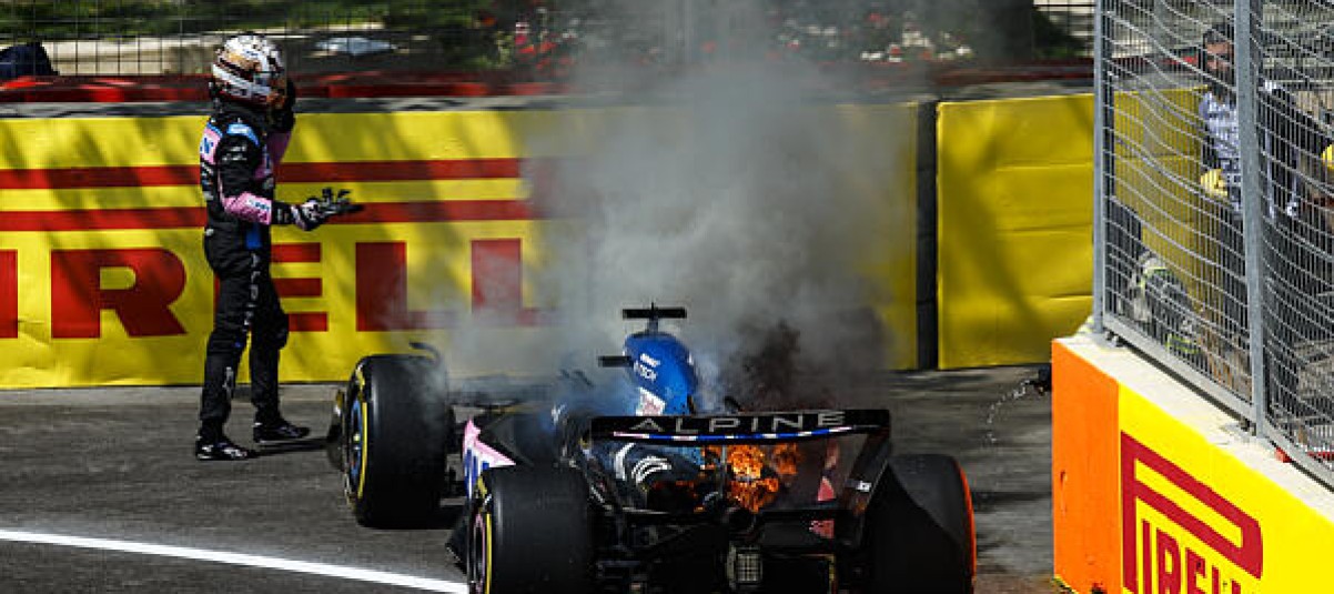 Videó: Gasly autója az edzésen kigyulladt, az időmérőn összetört