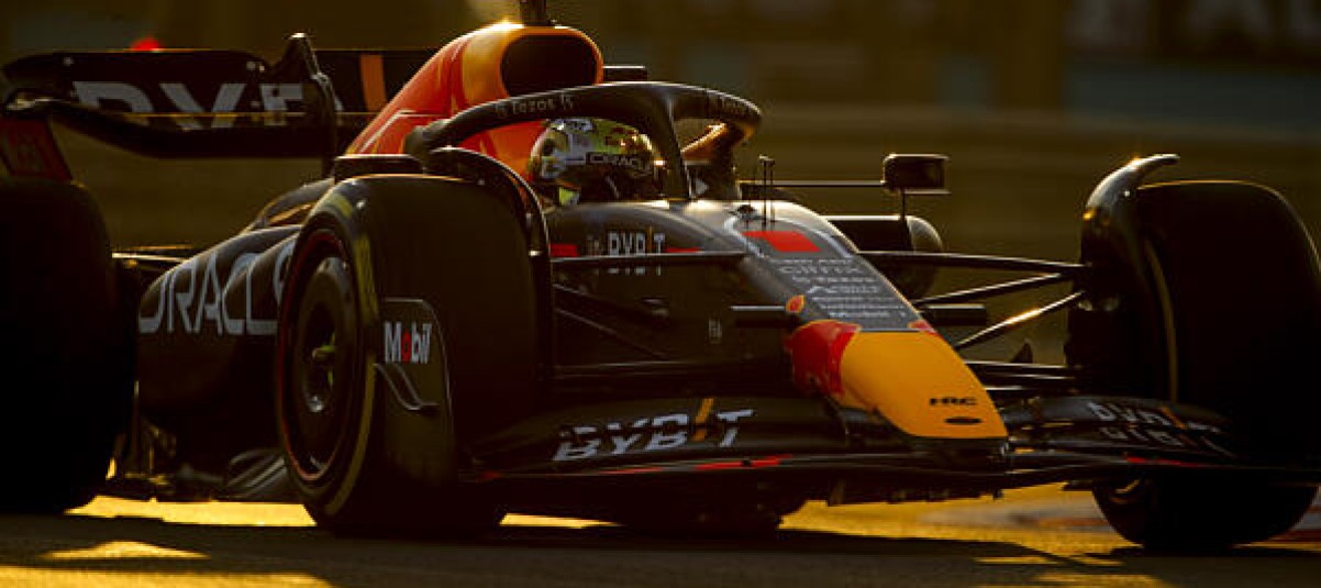Verstappen az élen az FP2-n Abu-Dzabiban, Russell a második!