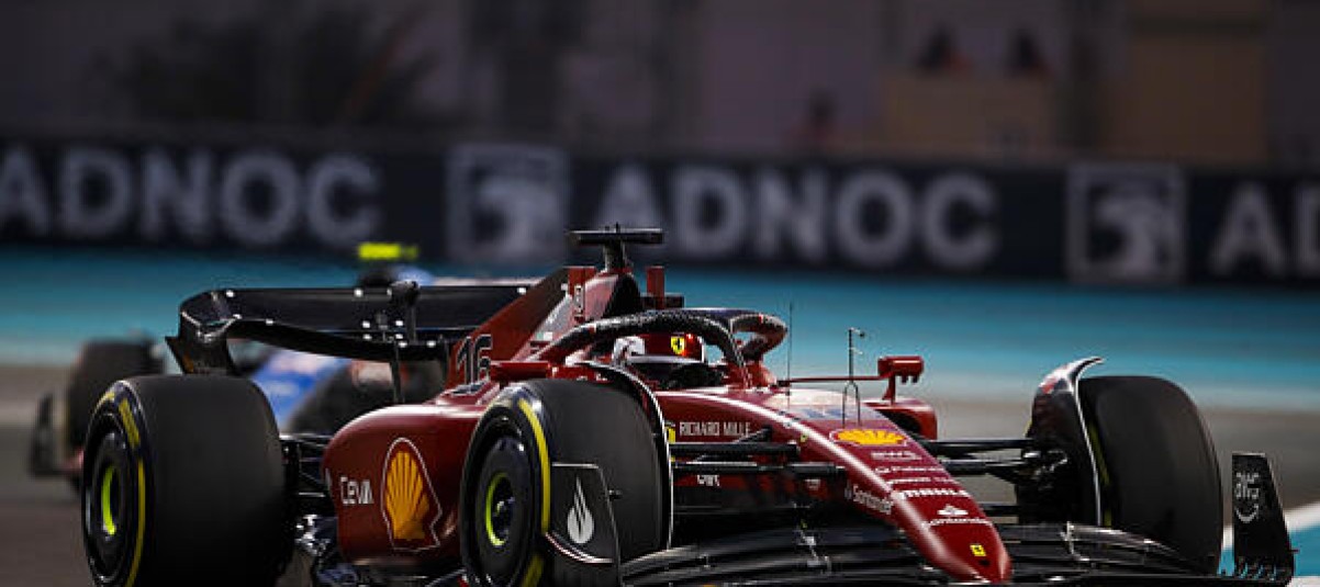 Bivalyerős motorral érkezik a Ferrari 2023-ban – sajtóhír