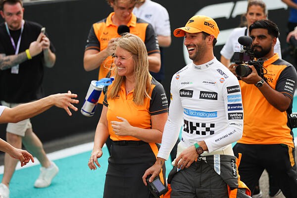 Már februárban újra Forma-1-es autóba ülhet Daniel Ricciardo
