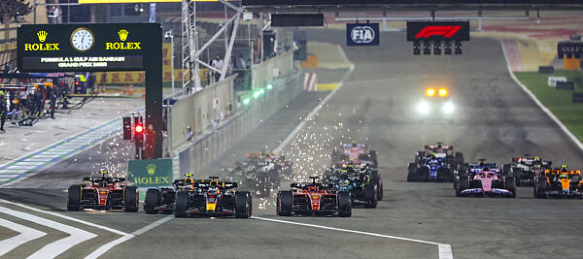 Verstappen-győzelem a Bahreini Nagydíjon, Alonso a dobogón az újabb Ferrari-blama után