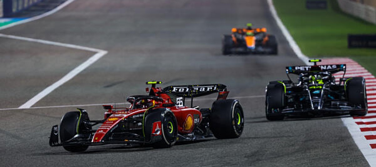 „Sosem lehet kizárni, hogy Hamilton a Ferrarihoz igazol”