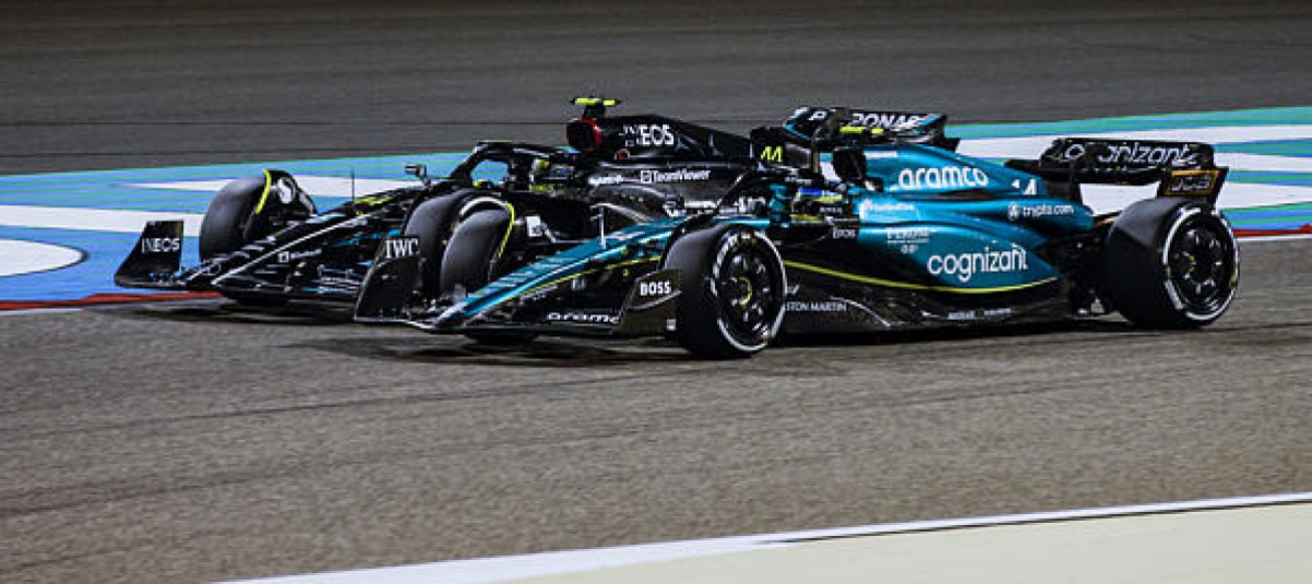 Videón Alonso és Hamilton hatalmas csatája Bahreinből!
