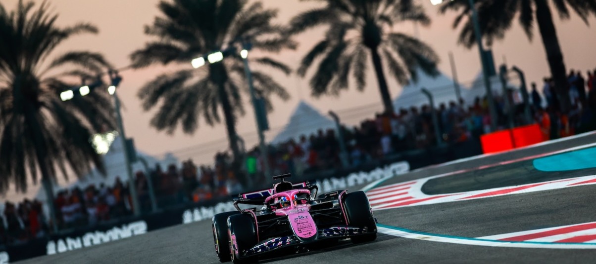 Még egy kört sem ment, de már veszélyben az F1-es újonc helye?