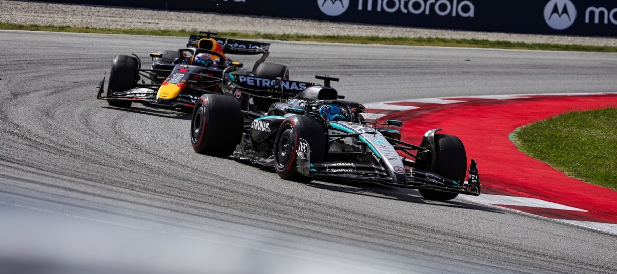 Verstappen és Russell barcelonai incidense: Hill szerint "túlzás, mint mindig"