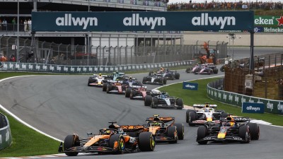 Már az első körben "megdöbbentette" Verstappen a Red Bullt Zandvoortban