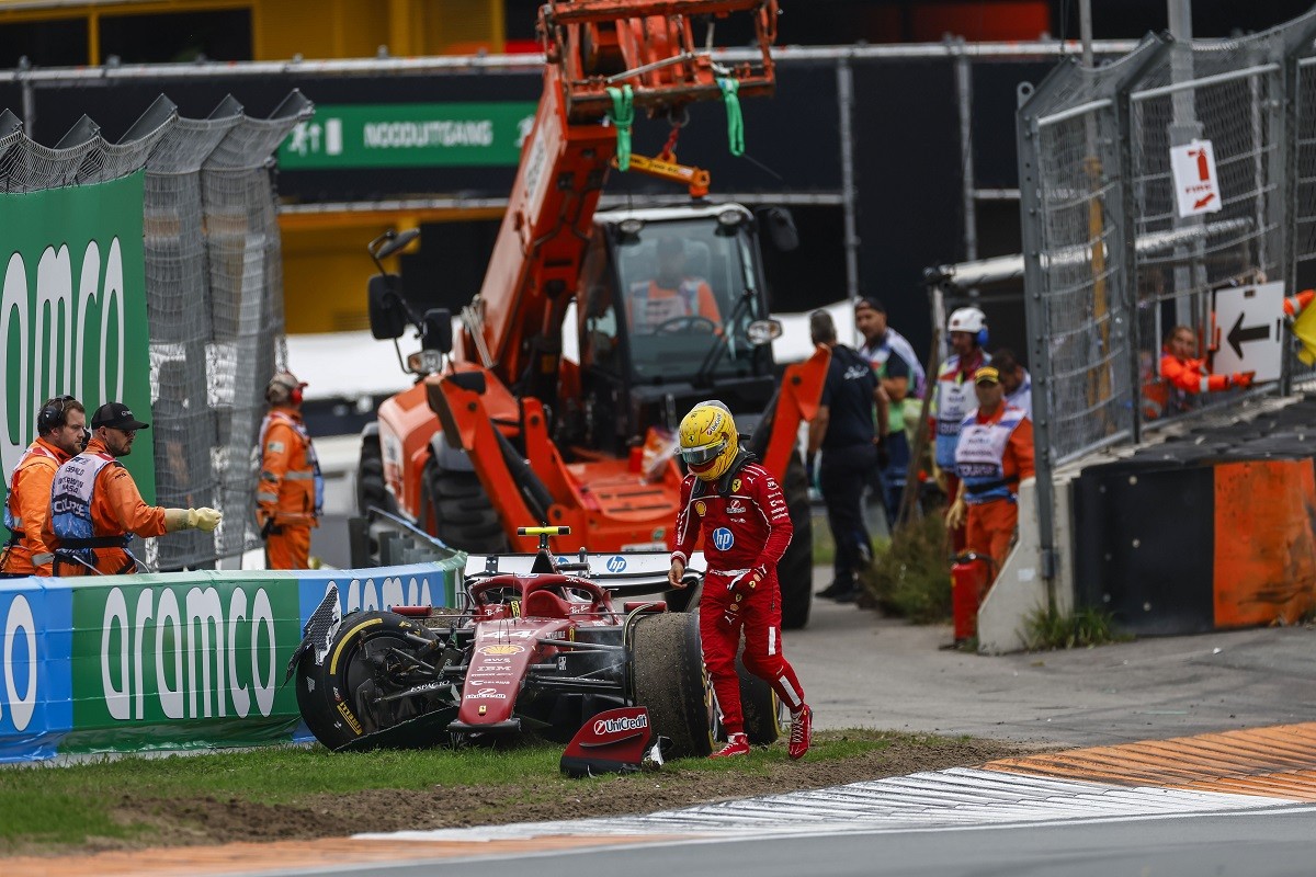 A Ferrarinak gyanús Hamilton balesete, átvizsgálják az autóját!