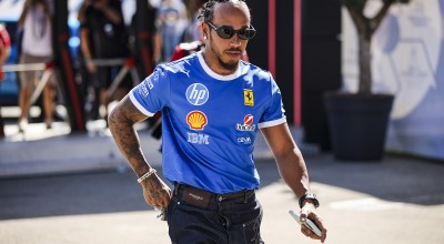 "Magányosnak" tűnik Hamilton a Ferrarinál