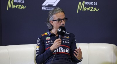 Mekies "őrült ötletnek" titulálta, hogy a Red Bull saját motort fejleszt