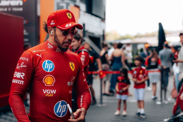 A Ferrari-szakértő szerint Hamiltonnak „ragasztó" személyre lenne szüksége