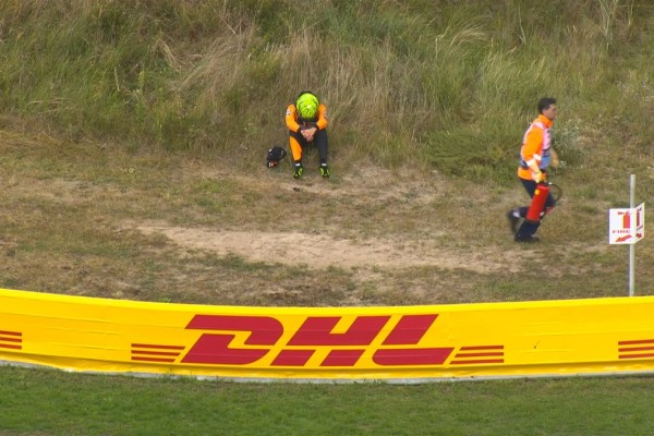 Drámai finálé után Piastri nyerte a Holland Nagydíjat, a két Ferrari és Norris is kiesett, Hadjar a dobogón!