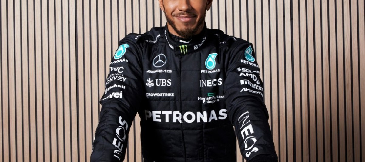 Hamilton ismét kikapott Russelltől: A felvezető körön ment el a dolog