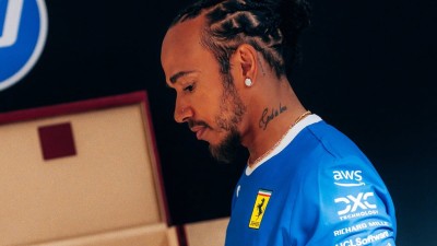 Hamilton küzd a Ferrarihoz való alkalmazkodással: „Teljesen más vezetési stílust kell használnom"